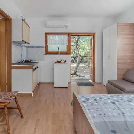 Pet Friendly In With Wifi Pinezići