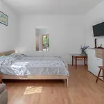 Апартаменты Pet Friendly In With Wifi *